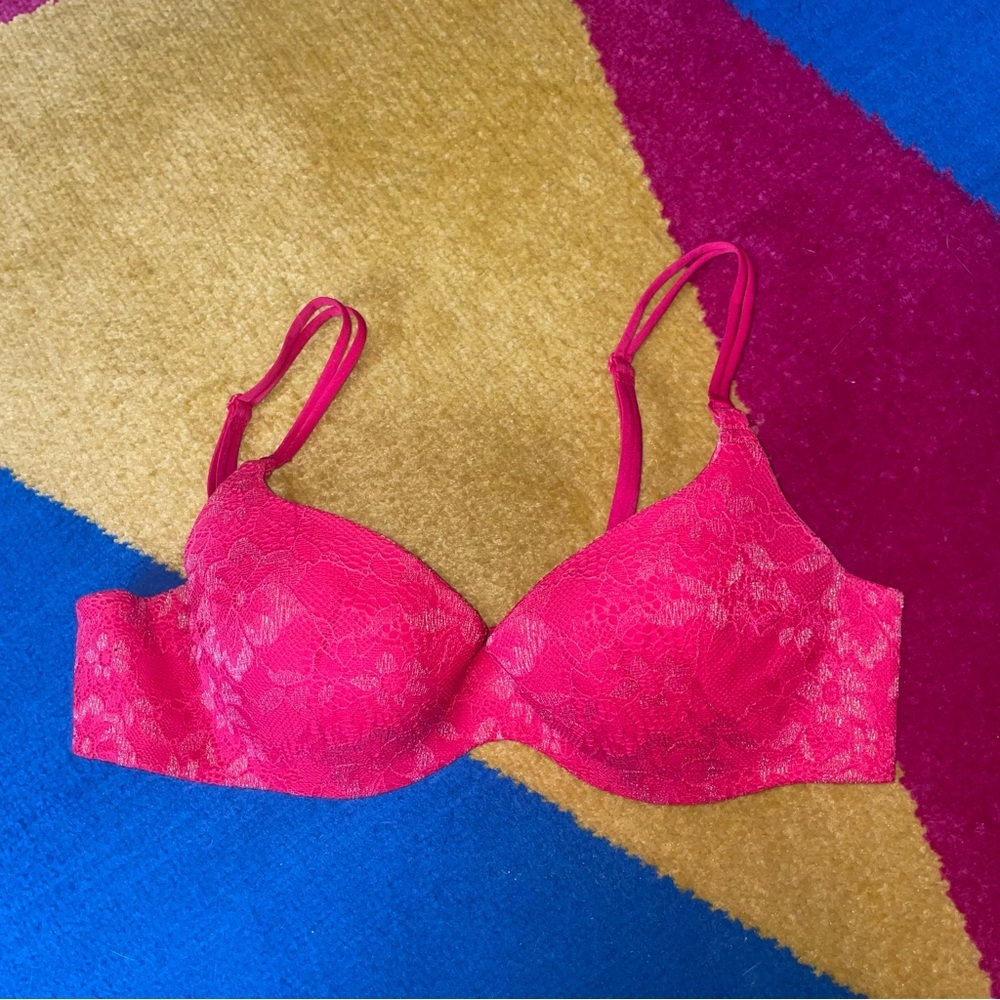 Victoria’s Secret Angels Secret Embrace Red with Gold Shimmer Bra 34B